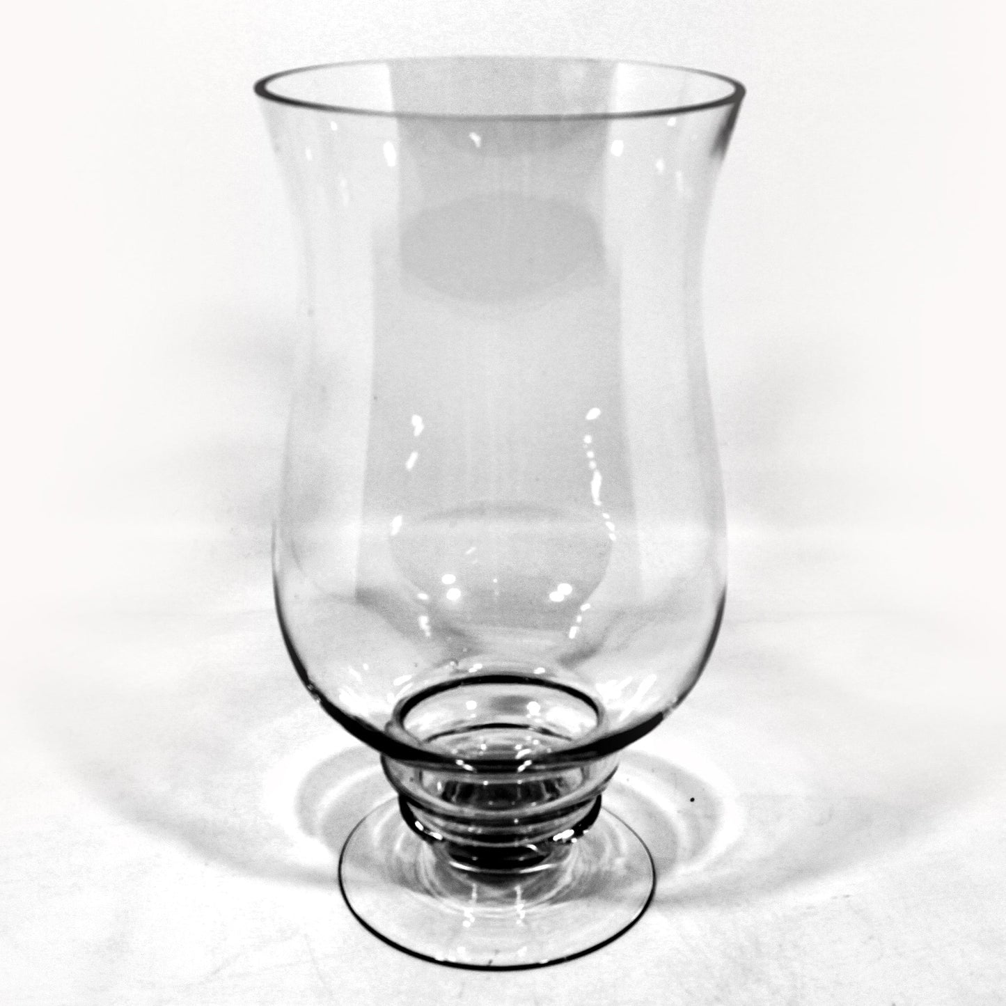 Urn Vase with Foot Fleuressence