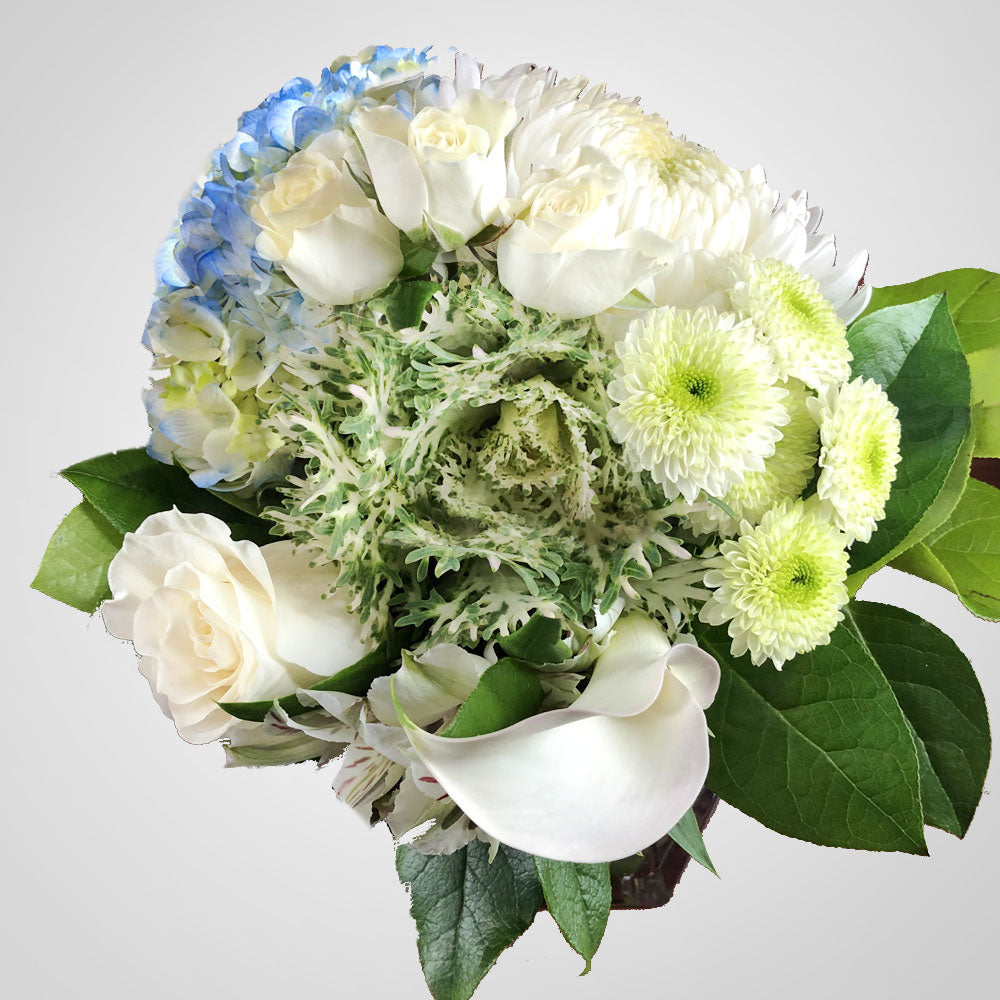 White & Baby Blue Centrepiece Fleuressence