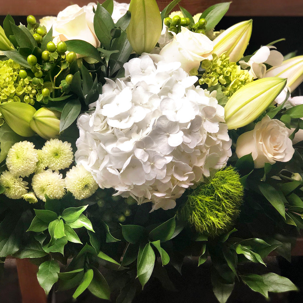 White and Green Centrepiece - Elongated Fleuressence
