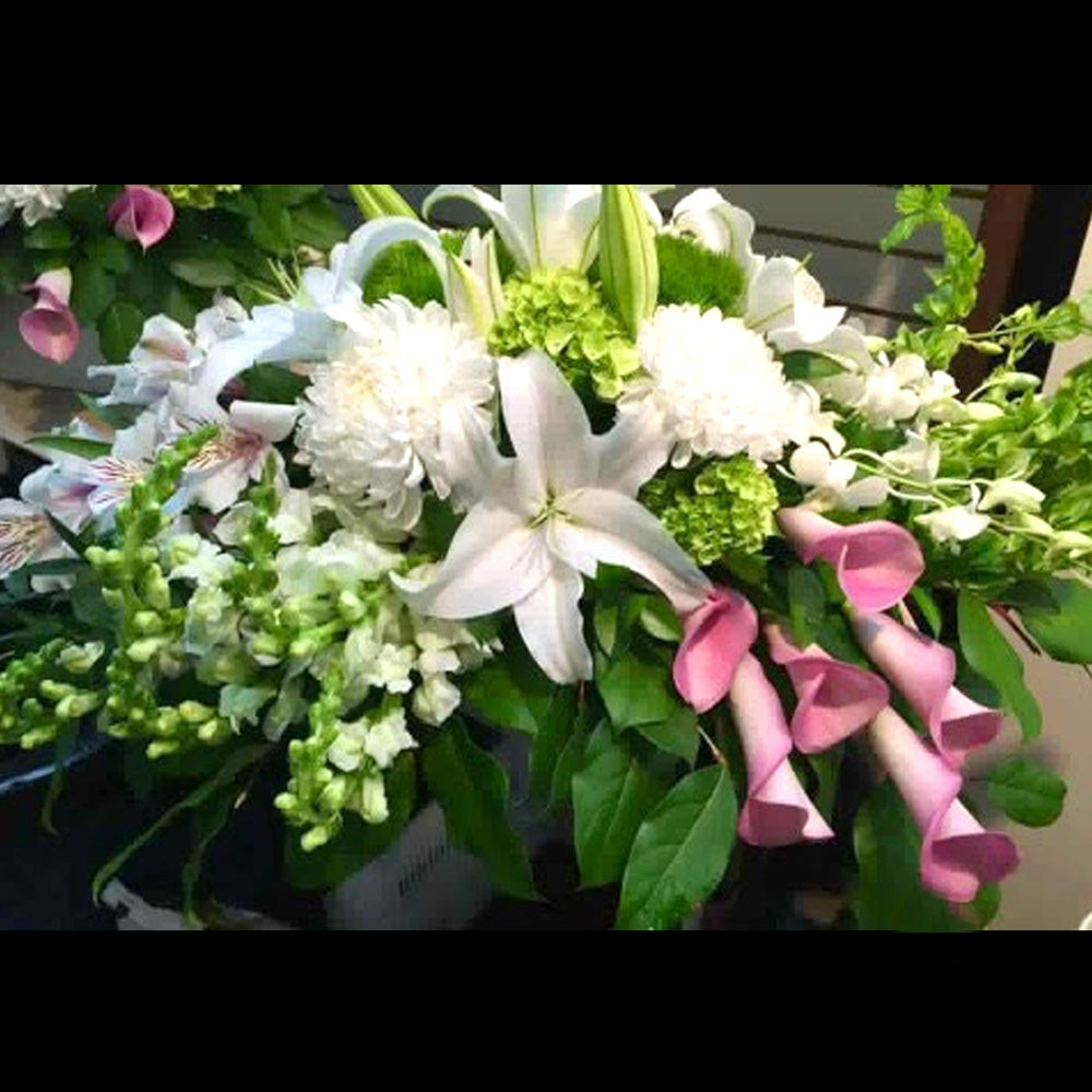 White and Pink Centrepiece - Elongated Fleuressence