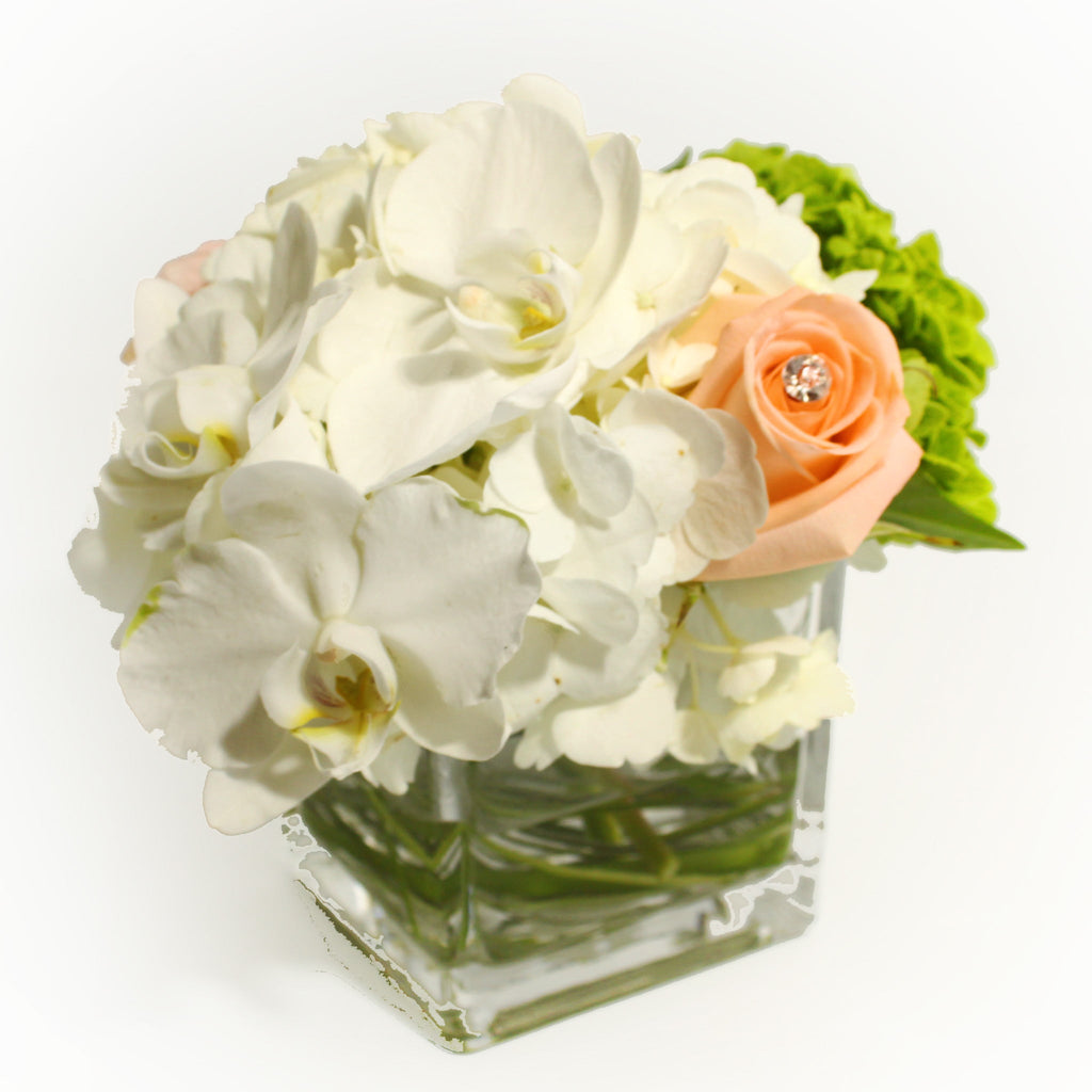 White & Green Bouquet with Pink Touch Fleuressence 