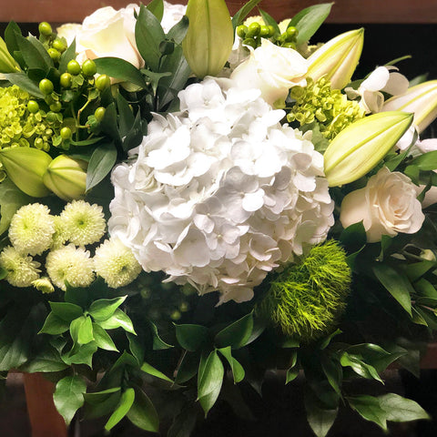 White and Green Centrepiece - Elongated Fleuressence 