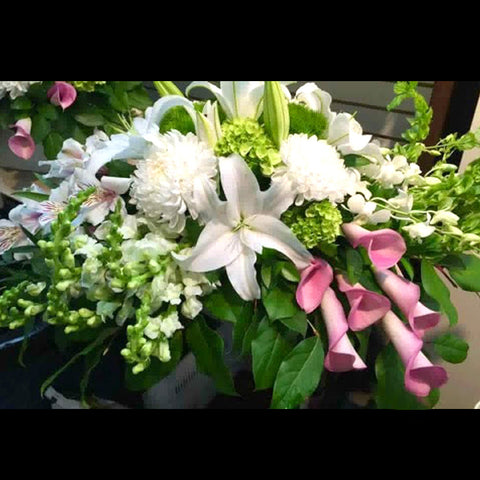 White and Pink Centrepiece - Elongated Fleuressence 