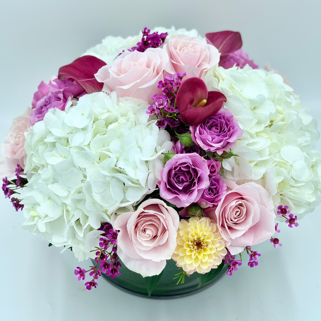 White, Purple and Light Pink Centrepiece